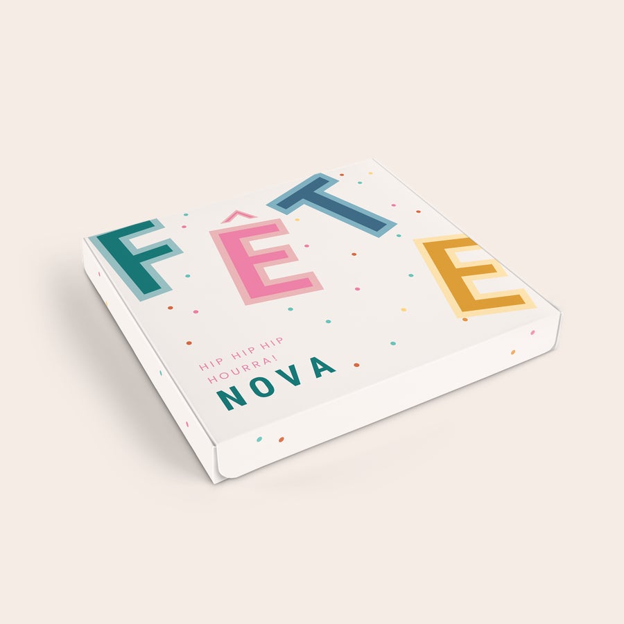 Coffret cadeau M&M's personnalisé Coffret cadeau M&Ms imprimé et personnalisé avec le texte Joyeuse Fête et le nom Nova