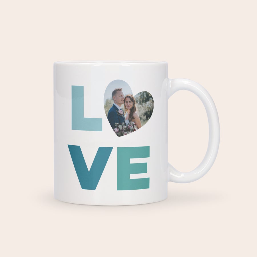 Mug amour personnalisé Tasse amour festive personnalisée avec une photo de couple imprimée dans un cœur et le mot LOVE