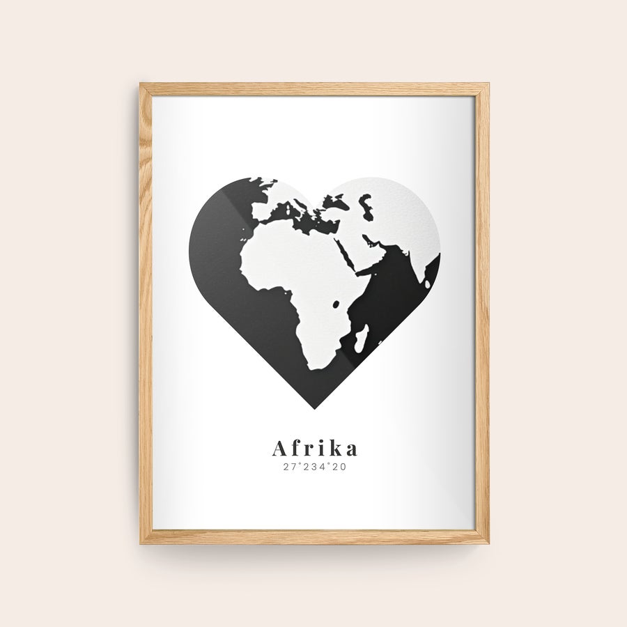 Kehystetty valokuva Puukehyksellinen juliste, jossa sydämenmuotoinen Afrikan kartta ja teksti "Afrika 27°234°20". Luo kauneimmasta valokuvastasi juliste seinällesi.