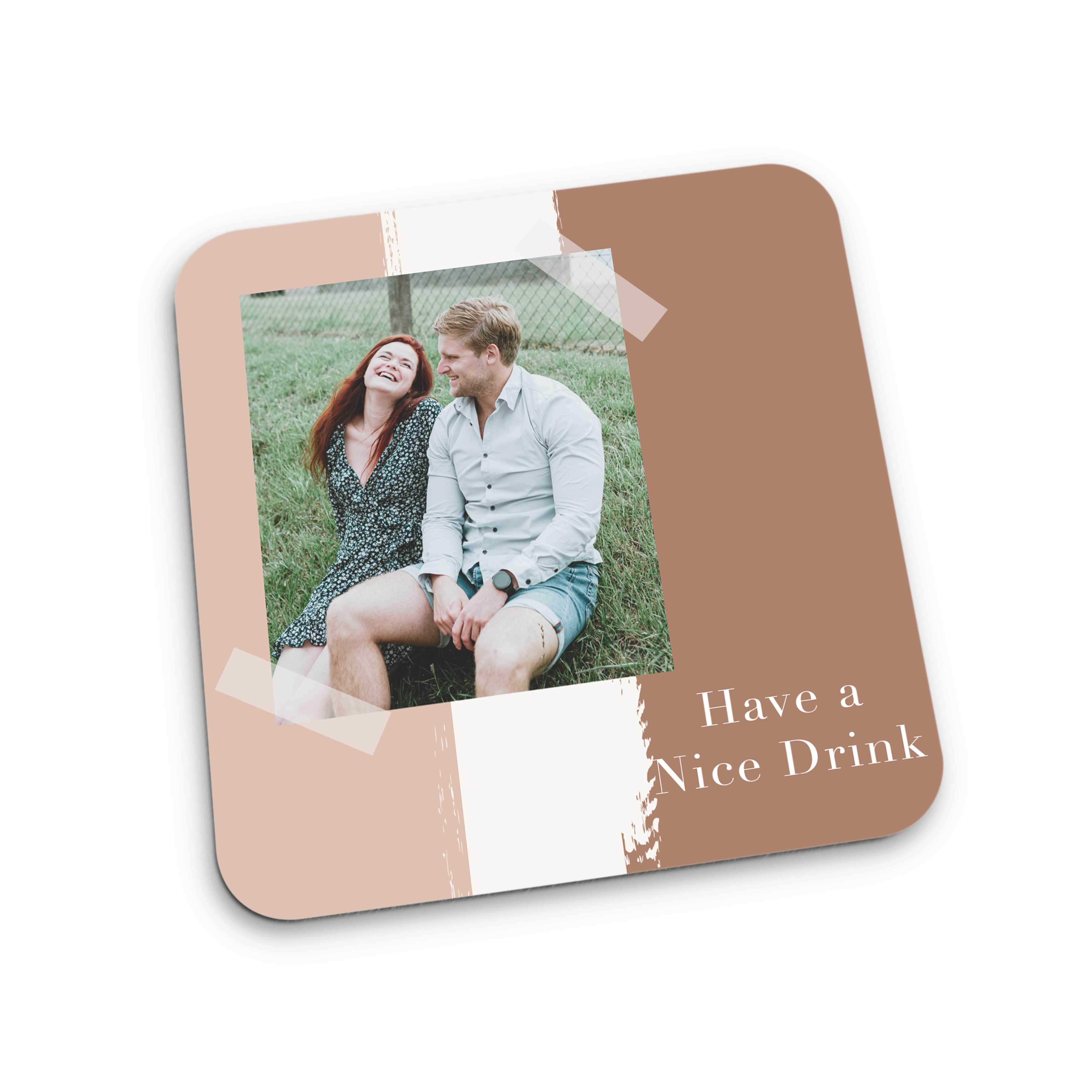 Sottobicchiere personalizzato marrone con foto di coppia felice e testo stampato Have a Nice Drink