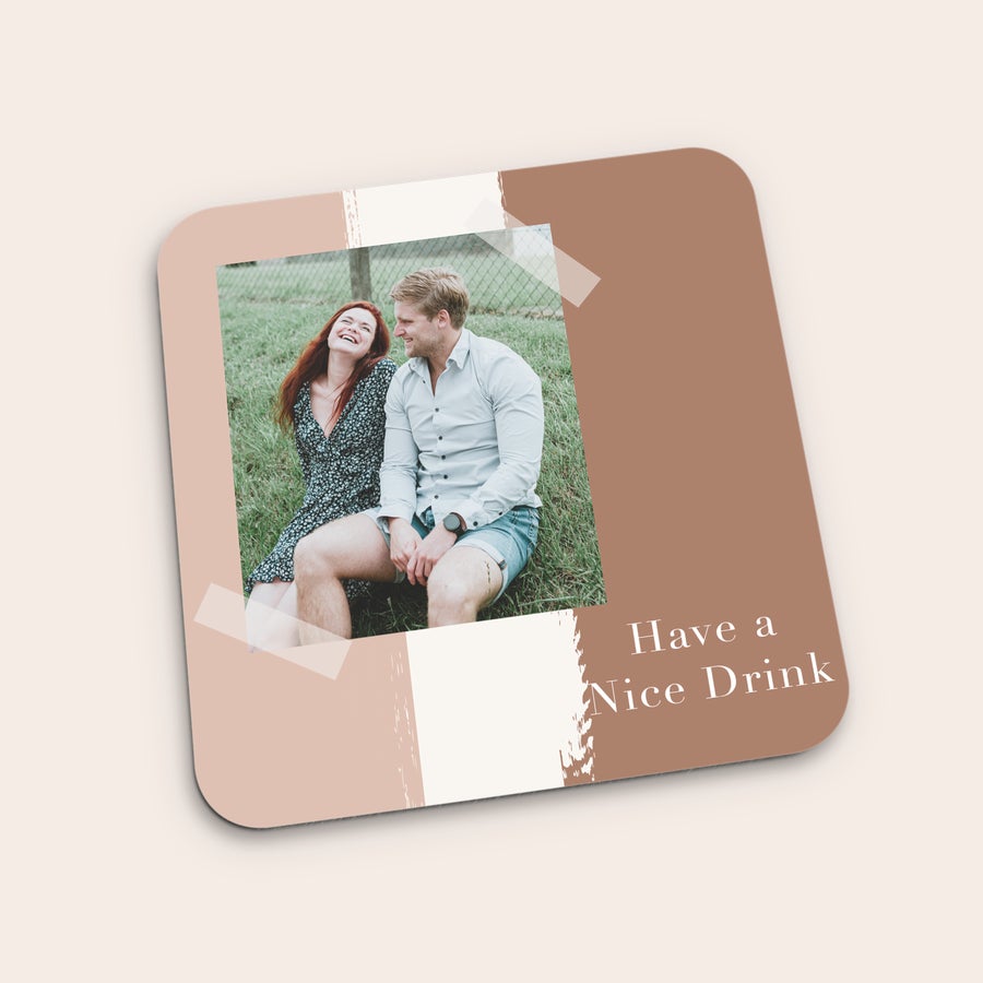 Sottobicchieri Sottobicchiere personalizzato marrone con foto di coppia felice e testo stampato Have a Nice Drink