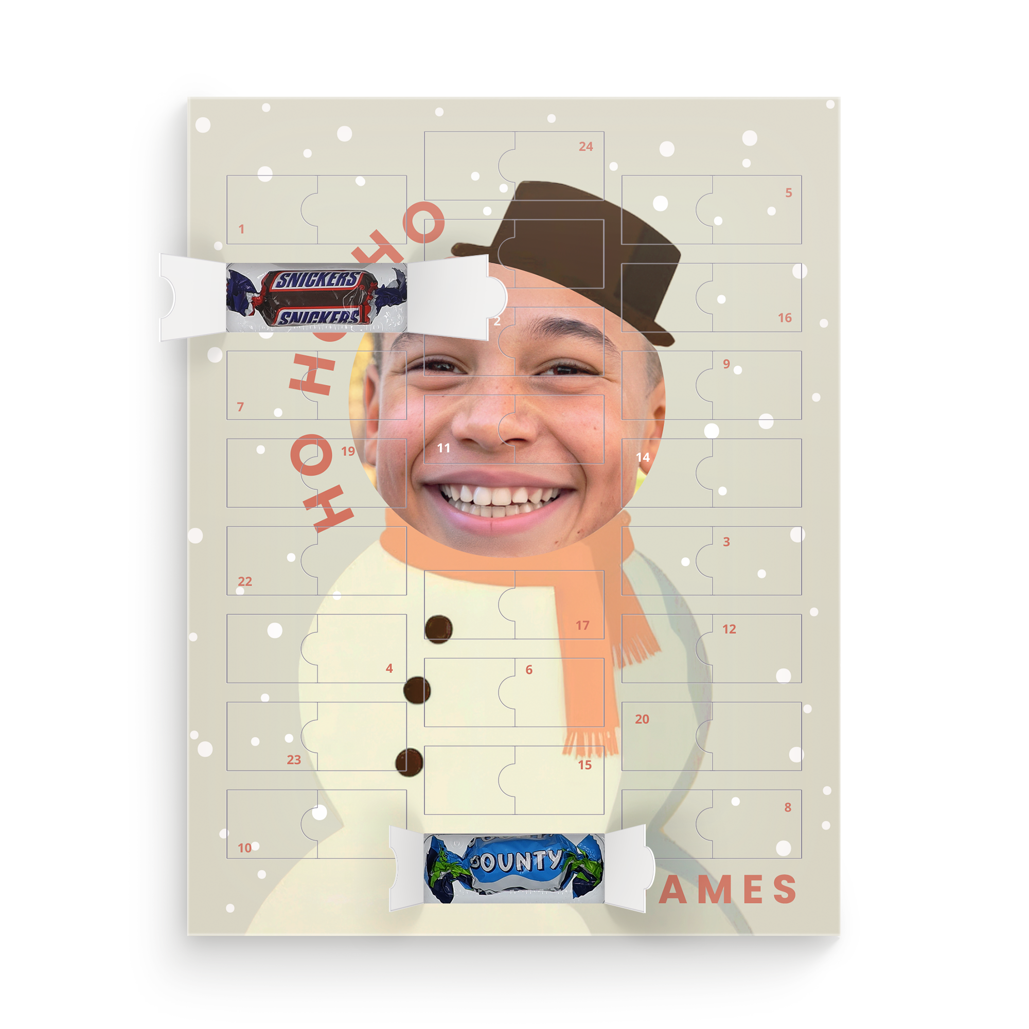 Personalizovaný adventní kalendář Mars Miniatures s fotkou usmívajícího se dítěte, sněhulákem a nápisem "HO HO HO".