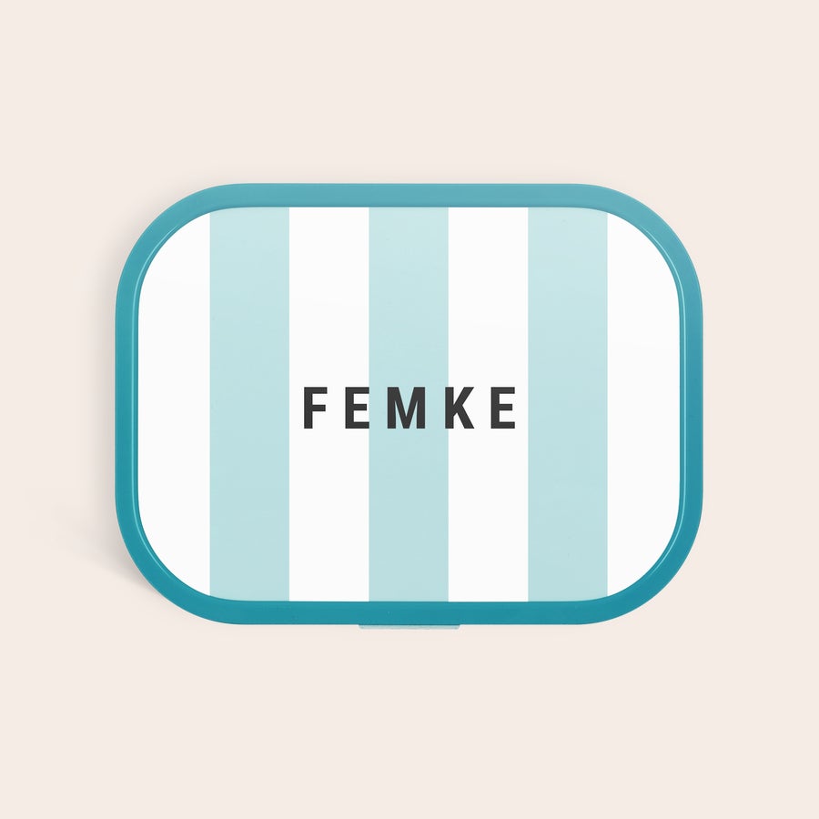 Mepal broodtrommel - Gepersonaliseerd Mepal lunchbox mintgroen met naam Femke en strepen, geprint in full colour. Hun naam maakt van elke lunch iets bijzonders.