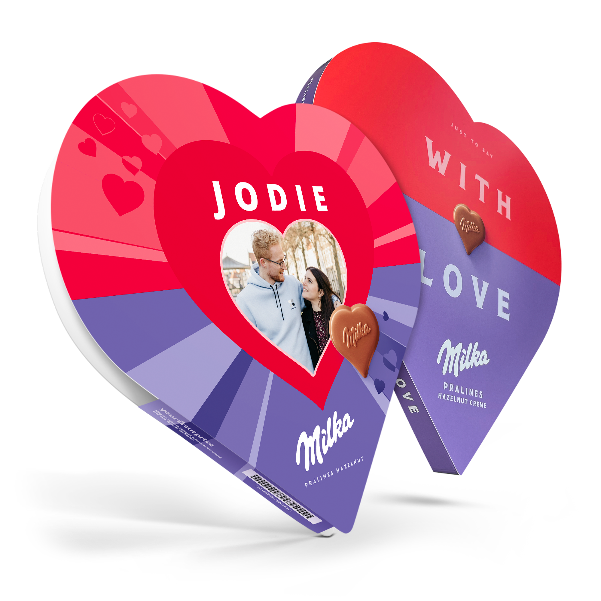 O inimă Milka personalizată, roșie și violet, cu o fotografie imprimată cuplu, numele JODIE și praline de ciocolată.