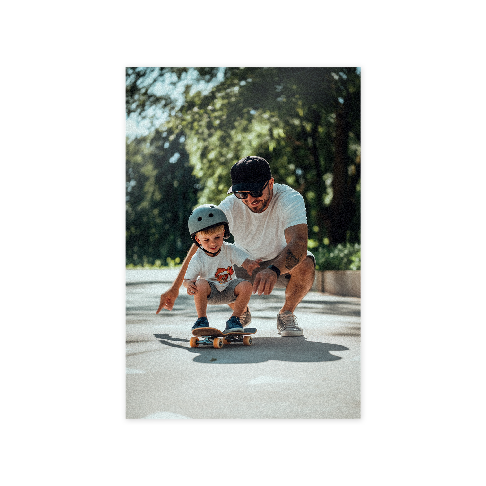 Personalisiertes Foto auf Forex gedruckt mit einem Vater und seinem Kind beim Skateboardfahren