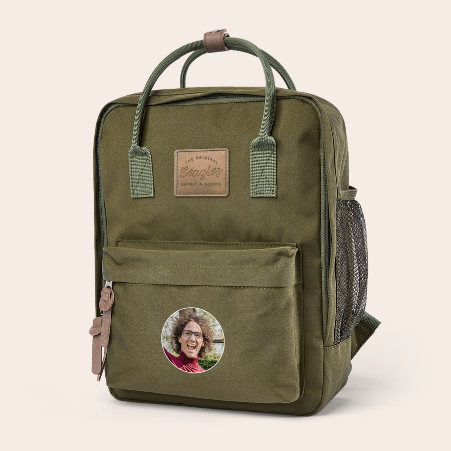 Rucksack personalisieren Grüner Bestell einen einzigartigen Rucksack mit Namen, mit einem personalisierten Fotoaufdruck und einer Seitentasche aus Mesh.