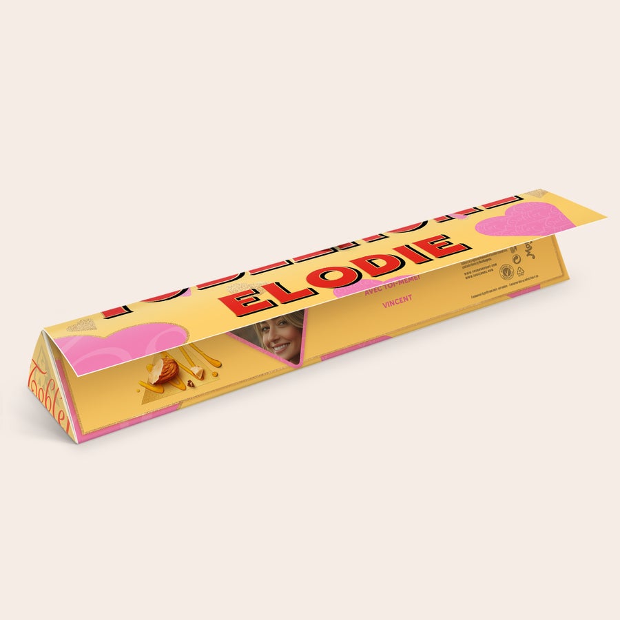Toblerone amoureux personnalisé Toblerone personnalisé avec prénom et photo - Amour - L, affichant le prénom Elodie et une photo.