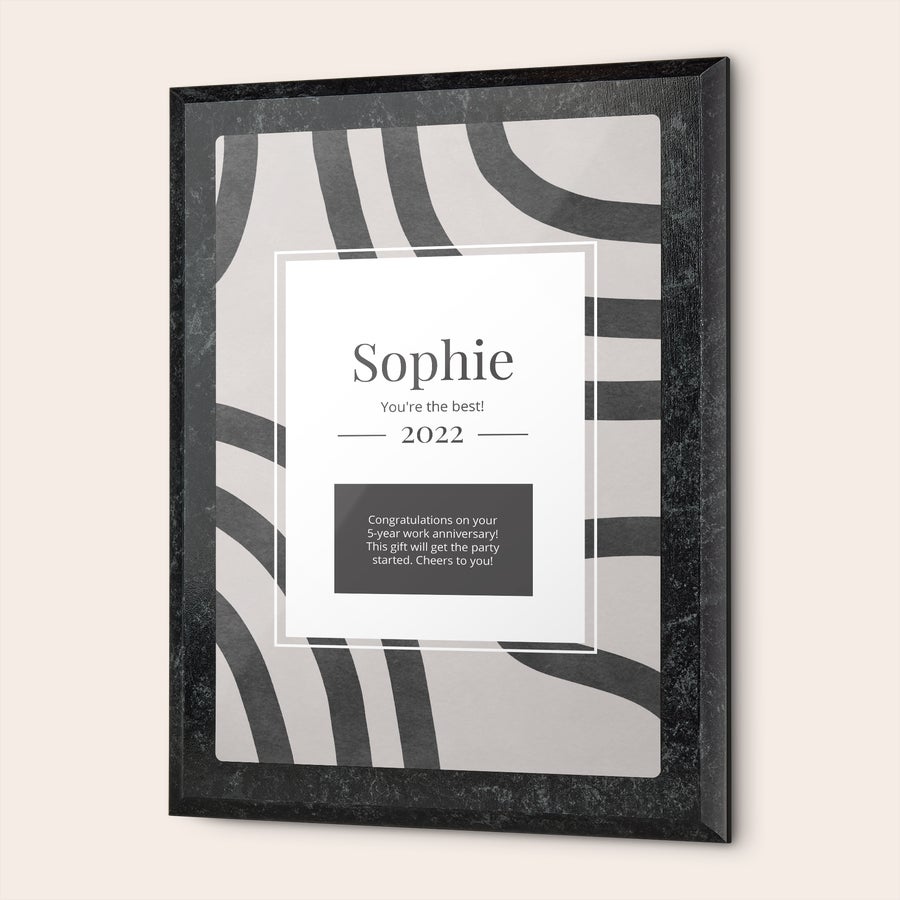 Bizonyítvány Személyre szabott emlékérem Sophie nevével és "You're the best! 2022" felirattal, fekete keretben.