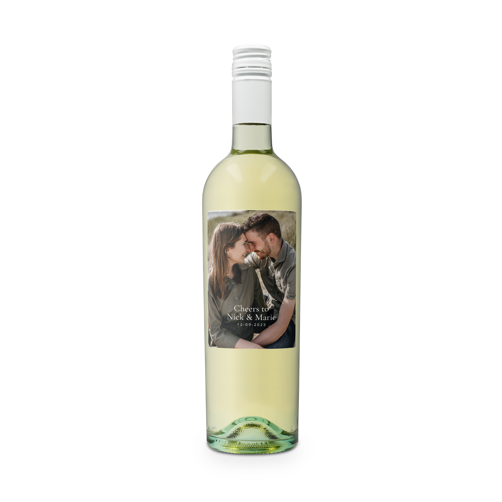 Sticlă de Riondo Pinot Grigio cu etichetă personalizată imprimată cu fotografia unui cuplu și textul "Cheers to Nick & Marie 12-09-2023"