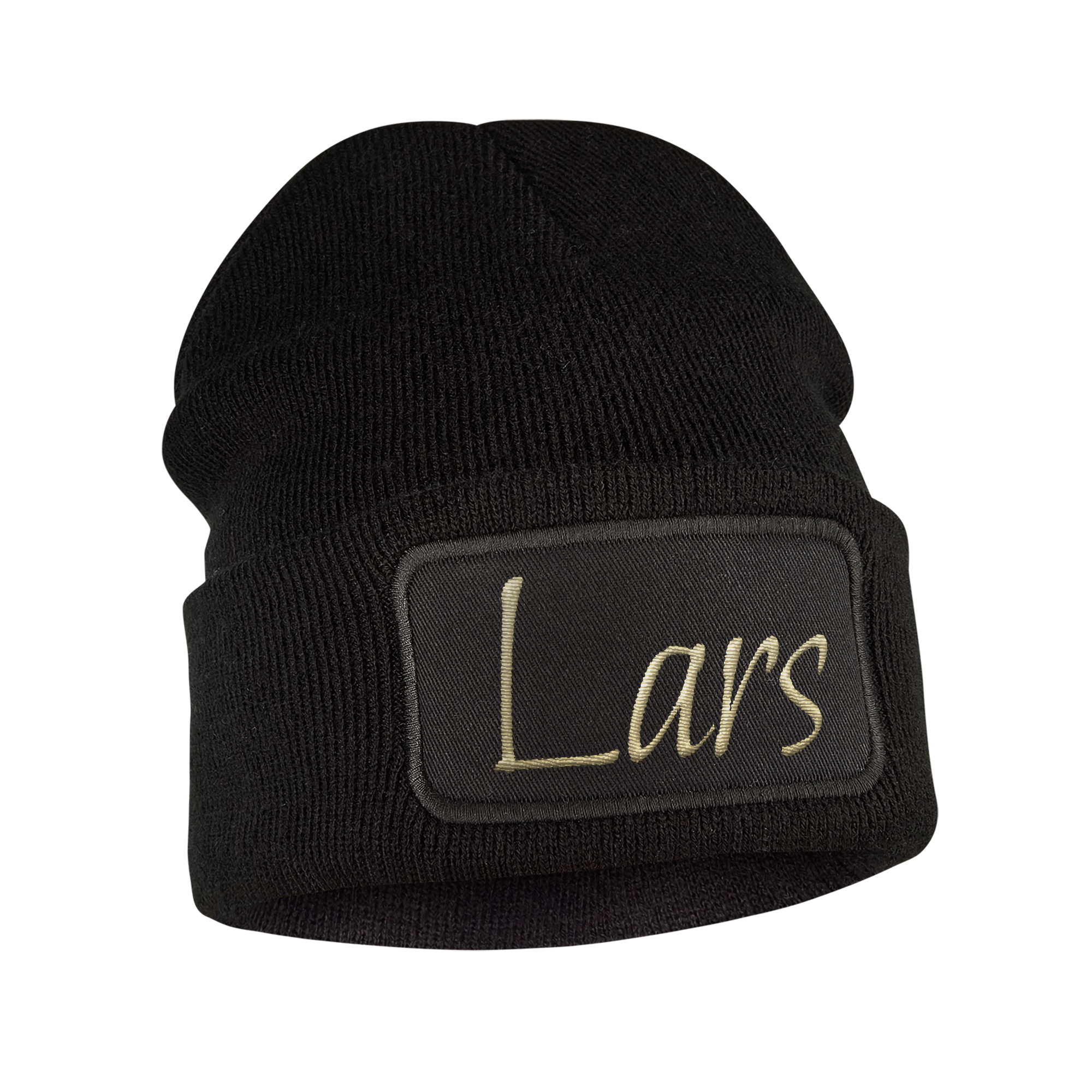 Căciulă neagră tricotată cu un petic brodat personalizat, având numele Lars scris cu fir auriu