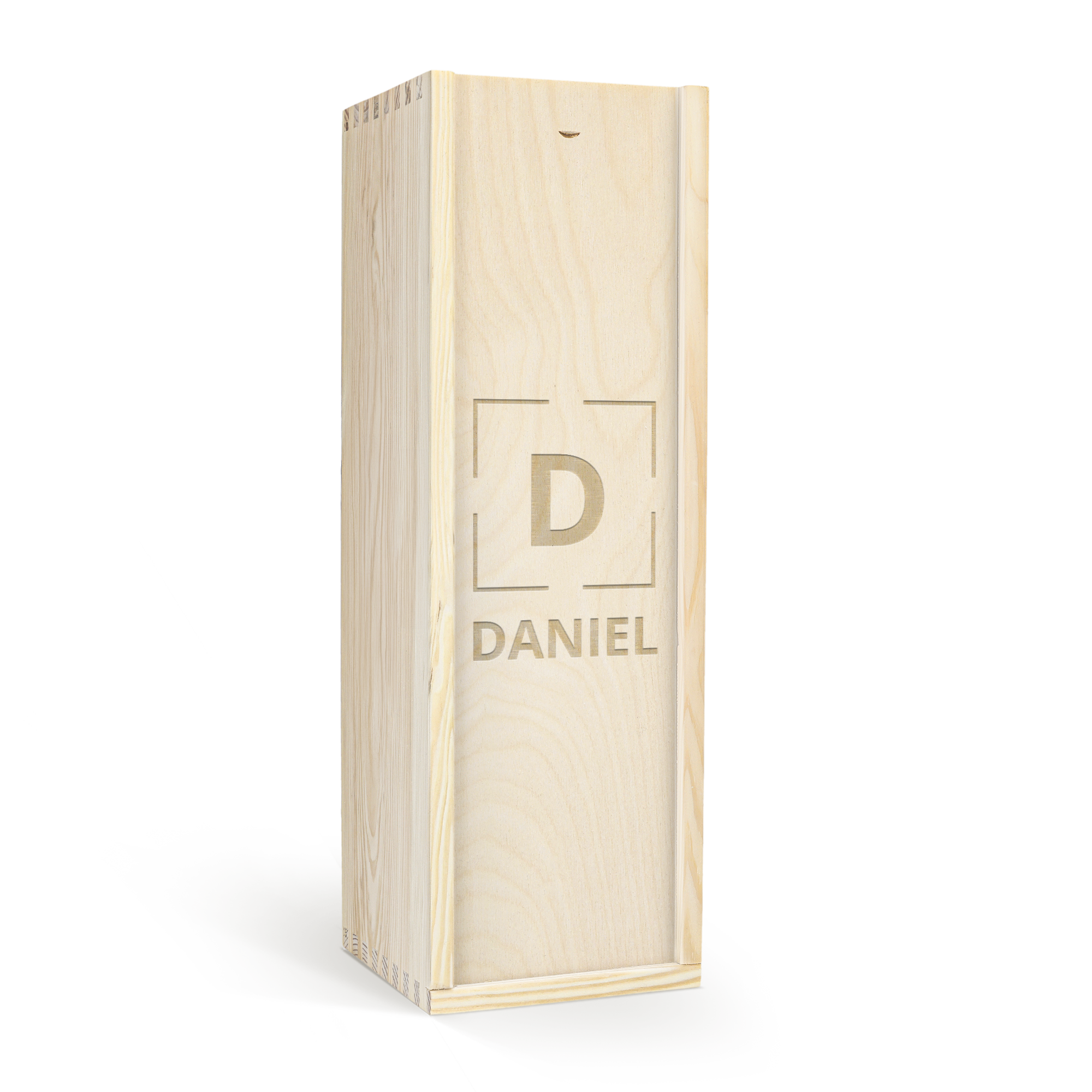 Portvin i träfodral graverat med namnet Daniel och initialen D. Överraska dina nära och kära med en personlig gåva.