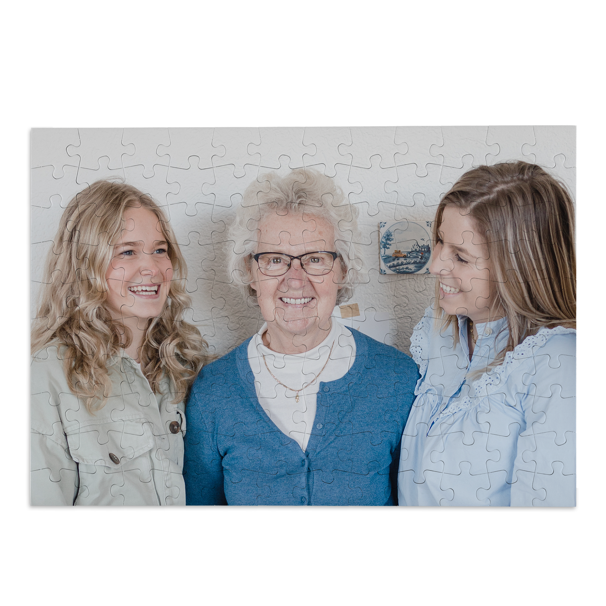 Personlig tilpasset puslespill trykt med et familiebilde av tre smilende kvinner for å overraske dine kjære.
