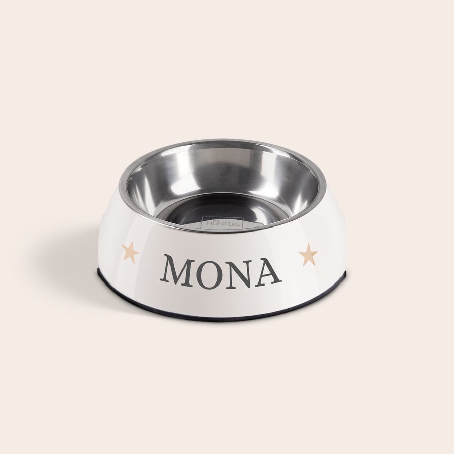 Kattfôrskål Hvit kattematskål med navn og stjerner, personliggjort med teksten MONA.