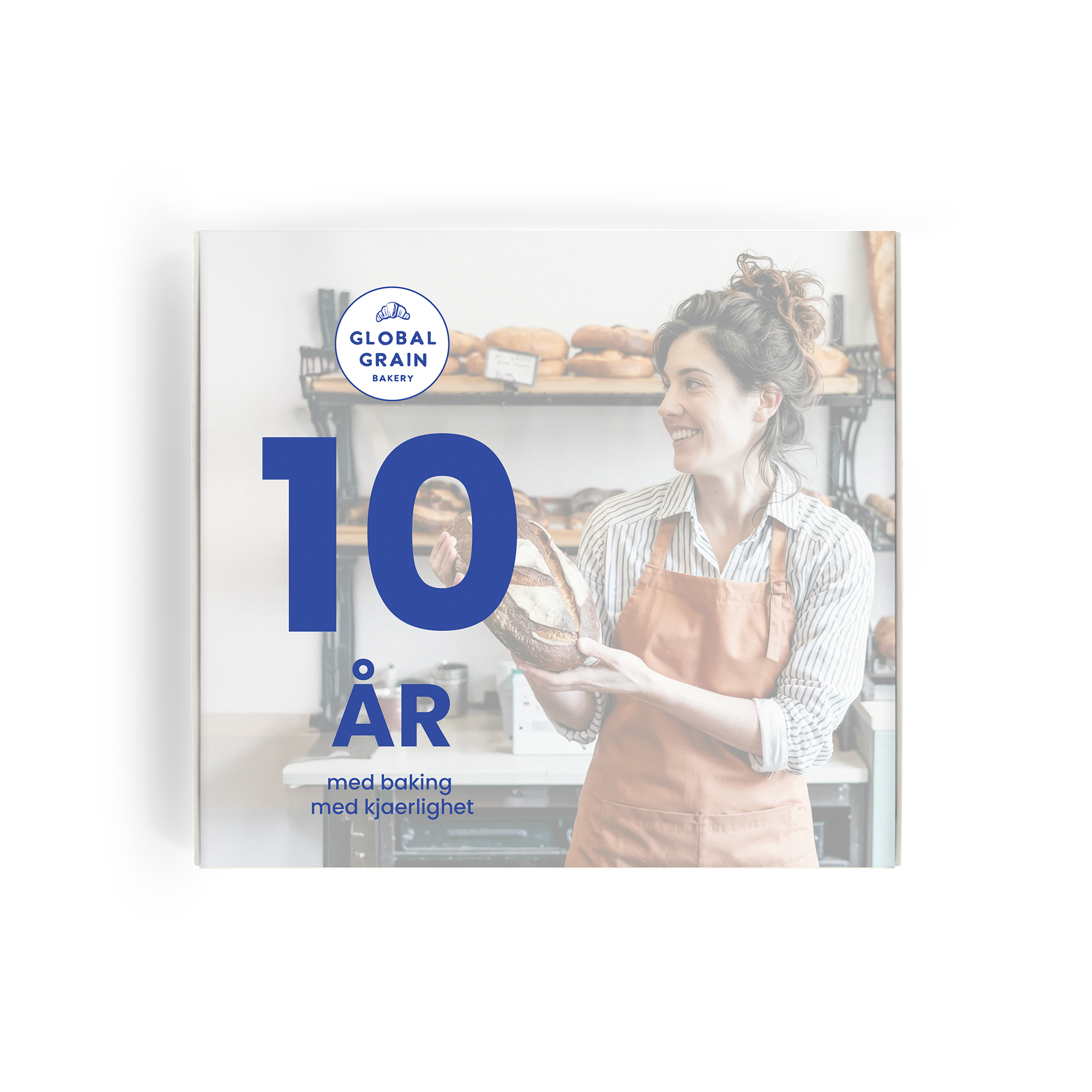 Gaveeske med personaliserte sokker – 2 par sokker – 43/46, brodert med eget design og tekst for å feire et jubileum