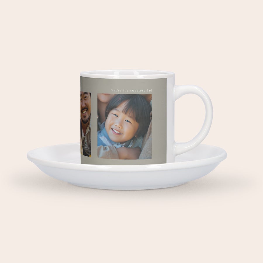 Taza de capuchino personalizada Taza de capuchino con platillo impresa con foto de un niño sonriendo y texto "You're the sweetest dad"