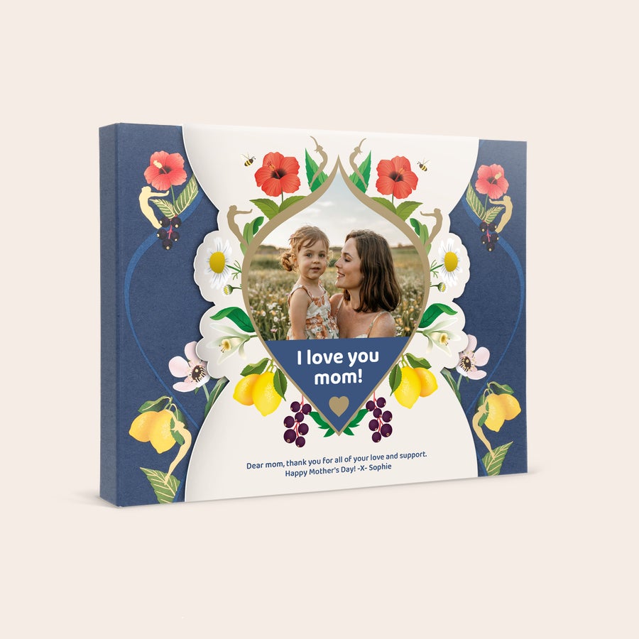 Osebno prilagojeni čaj Pukka Personaliziran darilni set čajev Pukka, potiskan s fotografijo mame in otroka, napisom I love you mom in osebnim sporočilom.