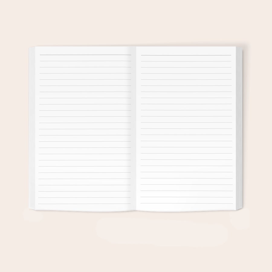 Caiet personalizat Notebook deschis personalizat cu pagini albe liniate, gata de personalizare cu fotografii sau text.