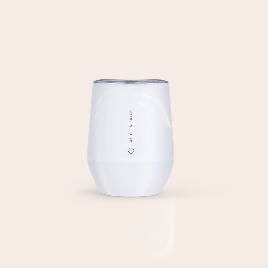 Tazza da viaggio con coperchio Tazza da viaggio personalizzata bianca con coperchio e testo Alice & Brian con cuore stampato