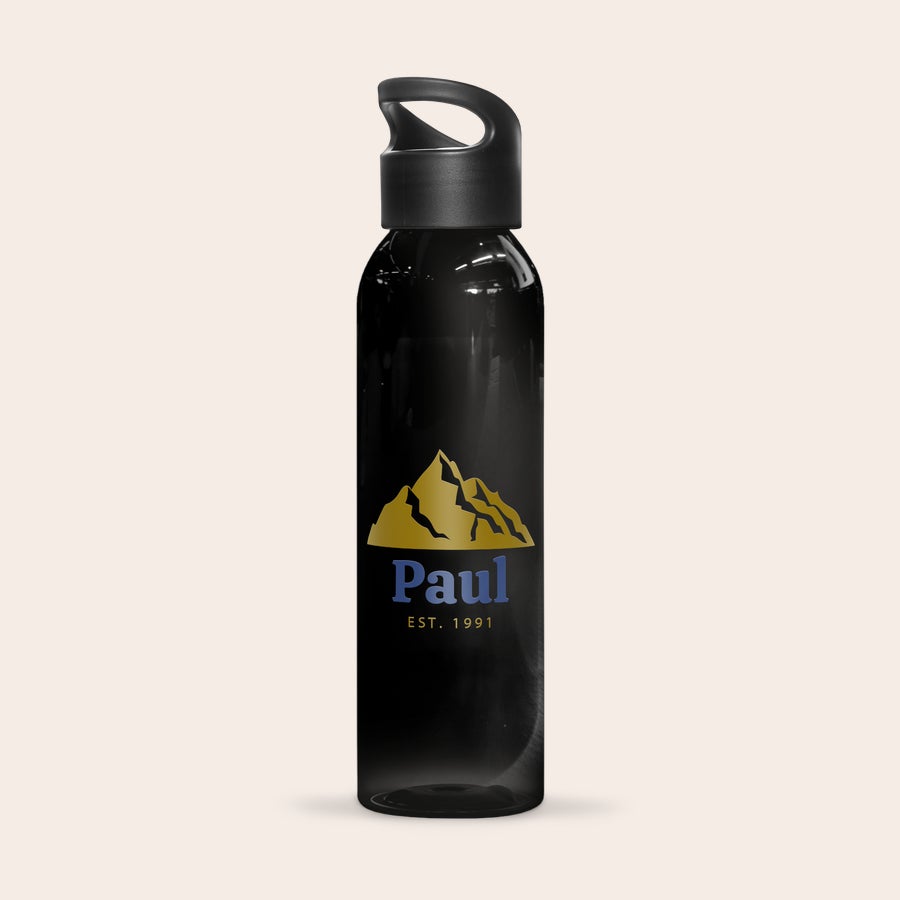 Gourde avec photo Bouteille noire personnalisée avec un design unique de montagnes dorées et le prénom Paul imprimé en bleu