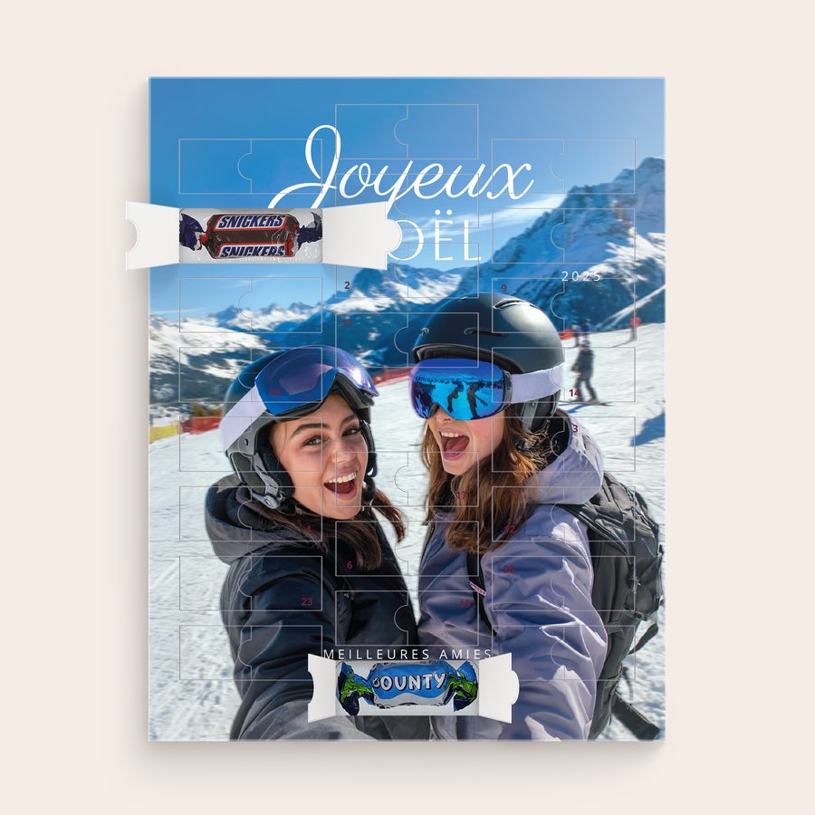 Calendrier de l'Avent personnalisé Mars Miniatures Compte à rebours de Noël avec un calendrier de l’Avent personnalisé. Calendrier imprimé avec une photo de deux amies et le texte "Joyeux Noël".