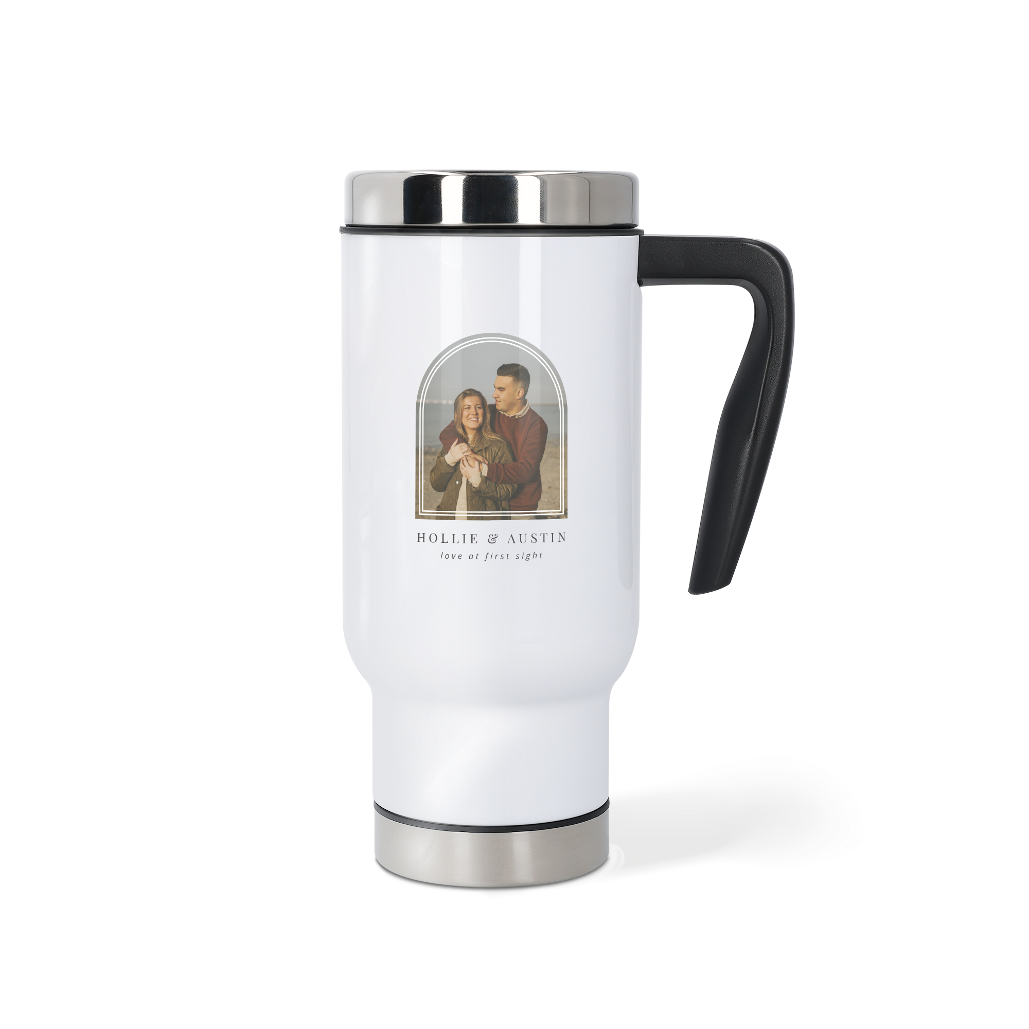 Cană termică albă personalizată, imprimată cu o fotografie de cuplu și textul Hollie & Austin.
