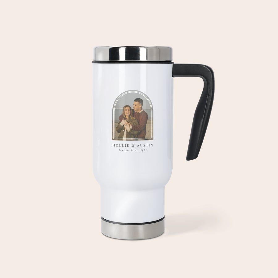 Cană termos Cană termică albă personalizată, imprimată cu o fotografie de cuplu și textul Hollie & Austin.