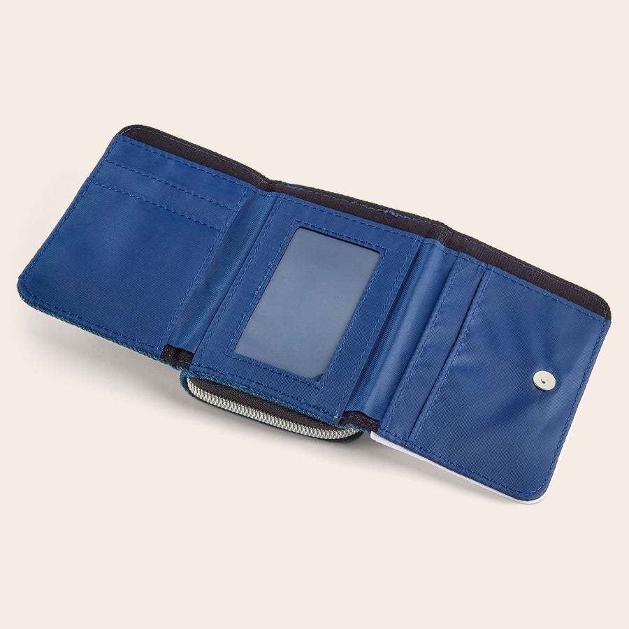 Portafoglio Portafoglio piccolo personalizzabile blu aperto con scomparti interni e chiusura a cerniera per un regalo.