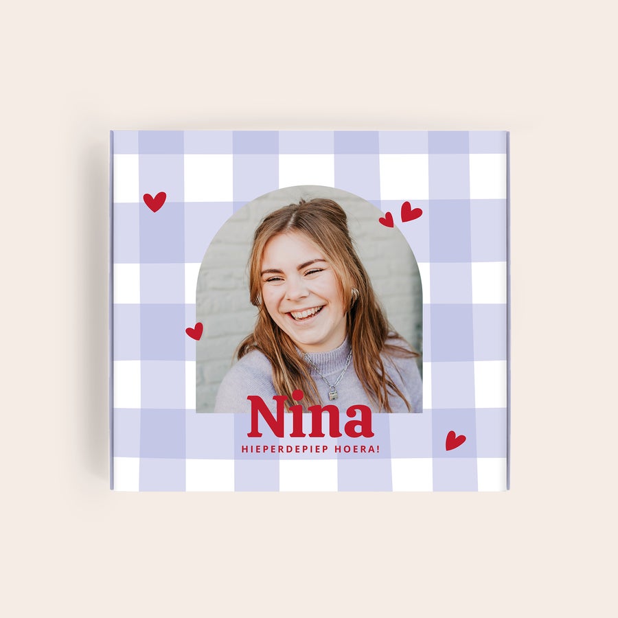 Milka Pralines Happy Birthday Happy Birthday! persoonlijke bedrukte Milka giftbox met foto van lachende vrouw en naam Nina