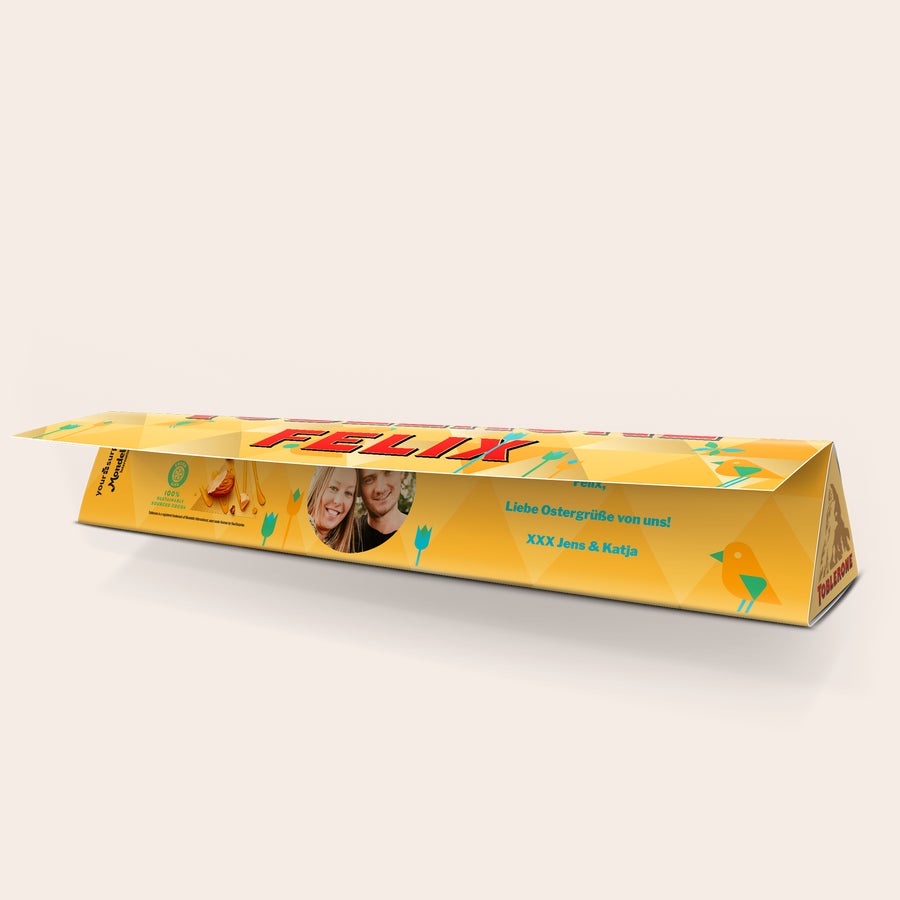 Toblerone Ostern Personalisieren Personalisierte Toblerone mit Name Felix und Foto eines Paares, bedruckt mit Ostergrüßen und Vögeln.