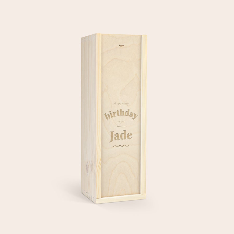 Jack Daniels Honey v personalizovanej krabici Fľaša whisky Jack Daniels Honey v gravírovanom drevenom boxe s nápisom A very happy birthday to you a menom Jade