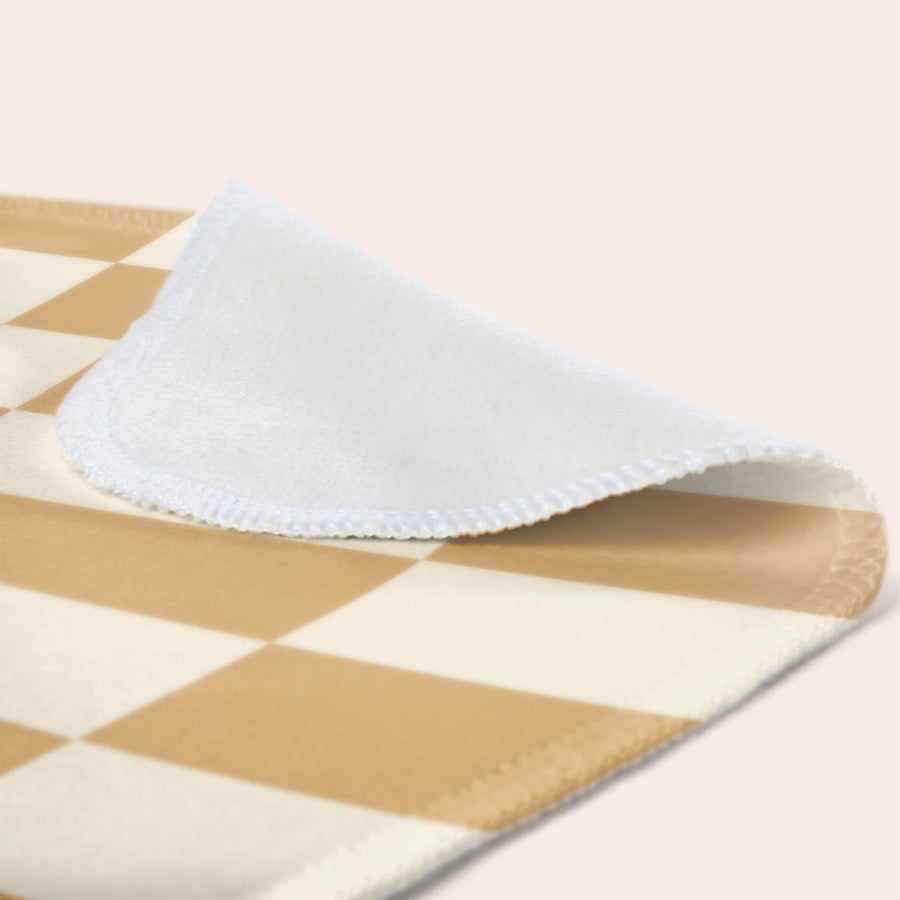 Fleece-torkkupeitto painatuksella Uniikki torkkupeitto omalla designilla, jossa on beigen ja valkoisen ruutukuviointi painatettuna