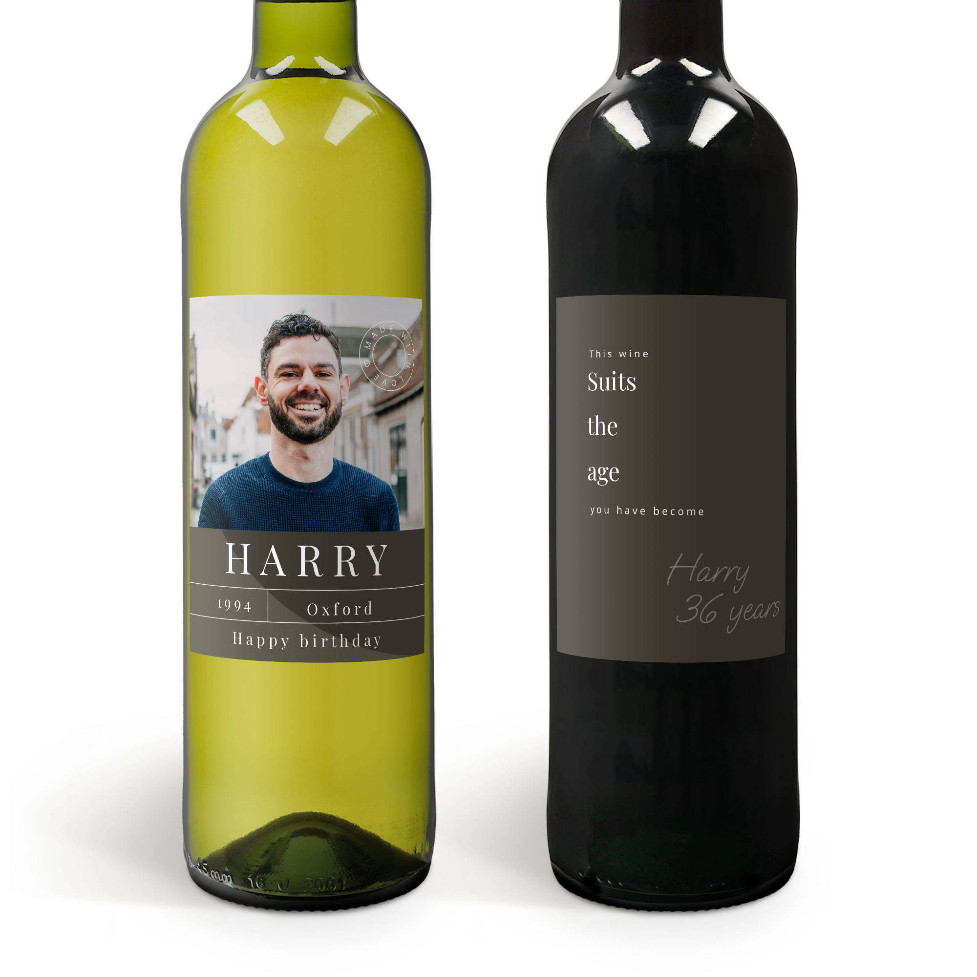Dwie butelki wina z personalizowaną etykietą ze zdjęciem mężczyzny o imieniu Harry na białym winie i etykietą z napisem "36 years" na czerwonym winie to pyszne pudełko na wino Luc Pirlet.