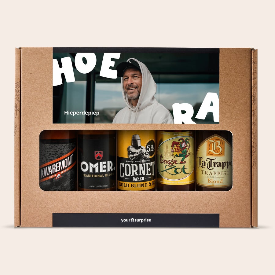 Gepersonaliseerd bierpakket Bierpakket met gepersonaliseerde foto van lachende man en tekst Hieperdepiep, bevat 5 blonde bieren.