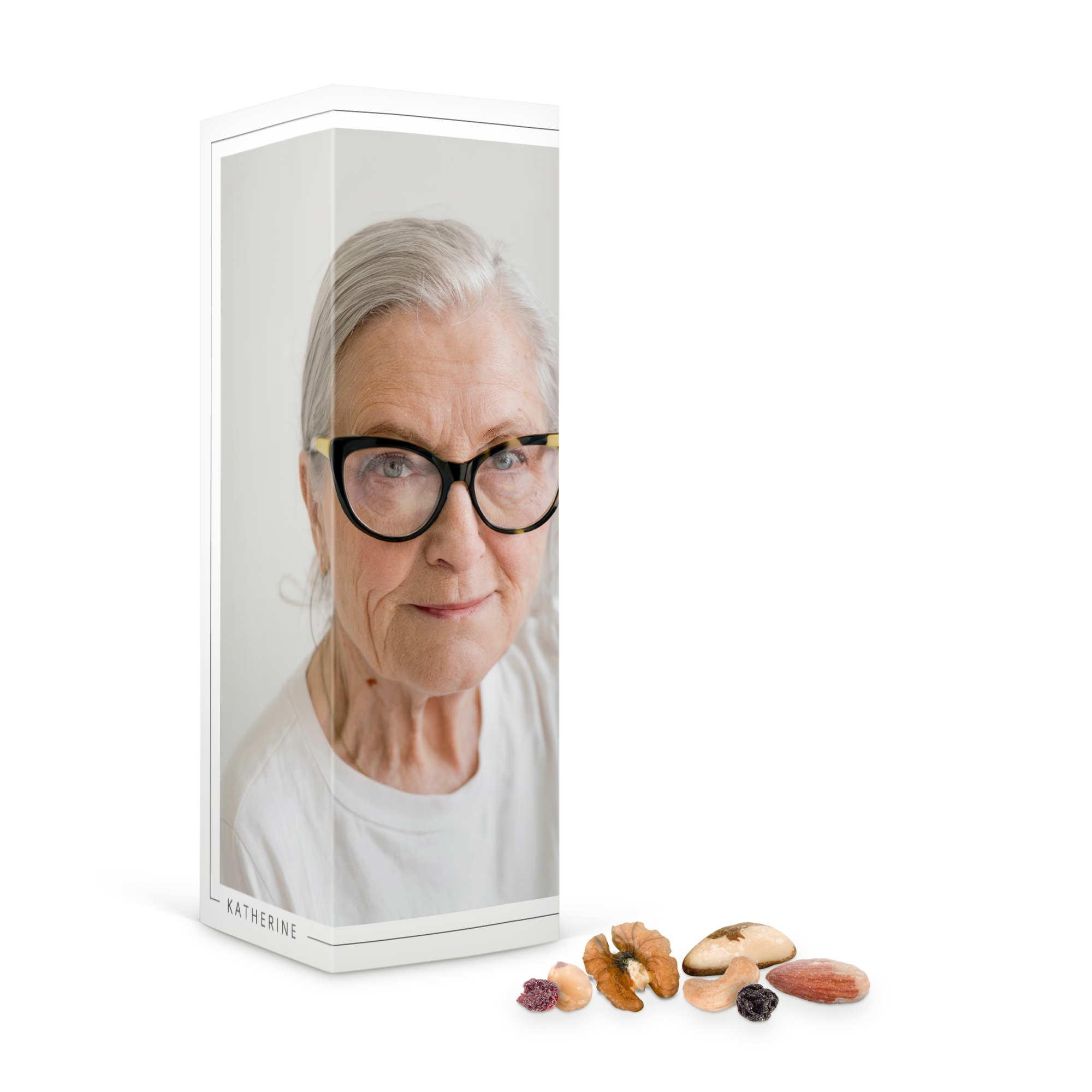 Confezione regalo personalizzata di frutta secca con foto di KATHERINE stampata e diverse noci visibili