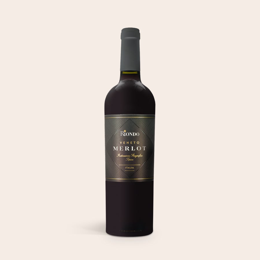 Personlig vin Riondo Merlot En flaska Riondo Merlot-vin som du kan överraska med i en exklusivt graverad vinlåda med personlig text.