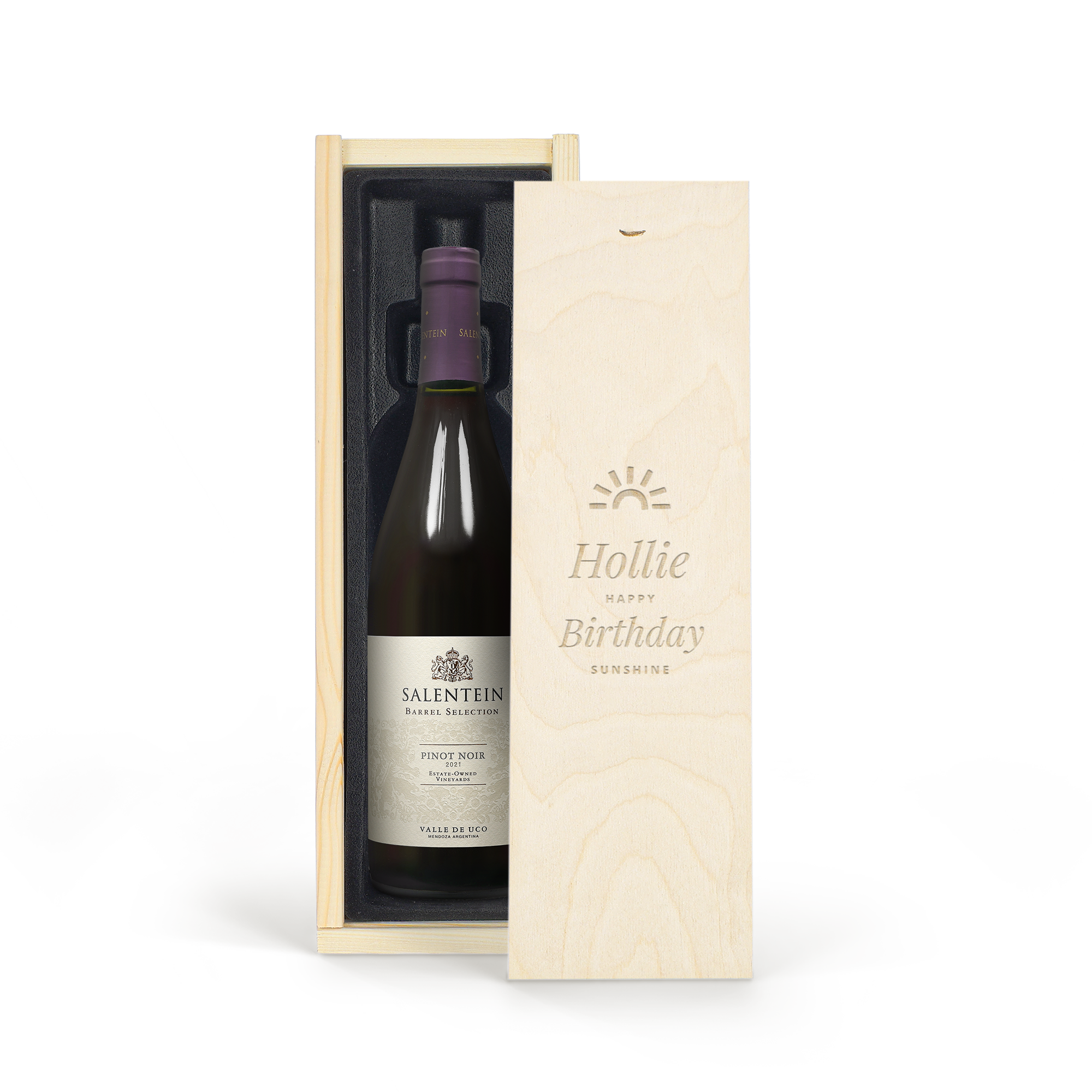 Bouteille de vin Salentein dans un coffret en bois gravé avec les mots Hollie Happy Birthday Sunshine