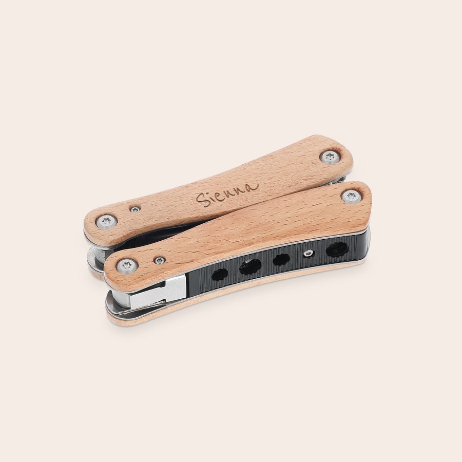 Gravírovaný multitool Veľký Kahuna multifunkčných nástrojov s názvom Sienna vygravírovaným na drevených rukovätiach