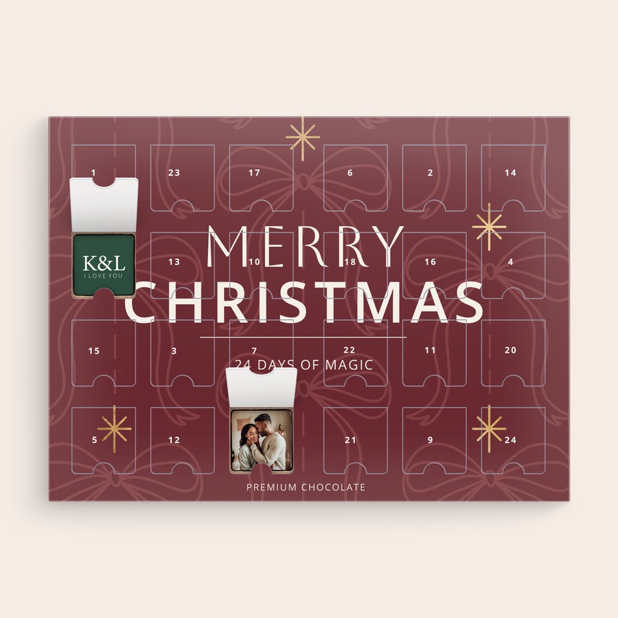 Calendario de adviento personalizado - Bombones con foto Calendario de adviento de chocolates con foto personalizado en color borgoña con Feliz Navidad, foto de pareja y K&L I Love You.