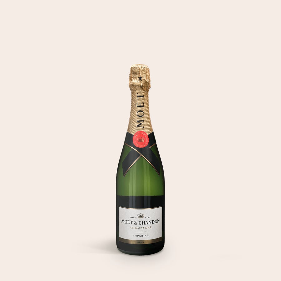 Moët & Chandon Brut i personlig trækasse (375ml) Moët & Chandon Imperial Brut champagneflaske. En perfekt personlig gave til at overraske en kær.