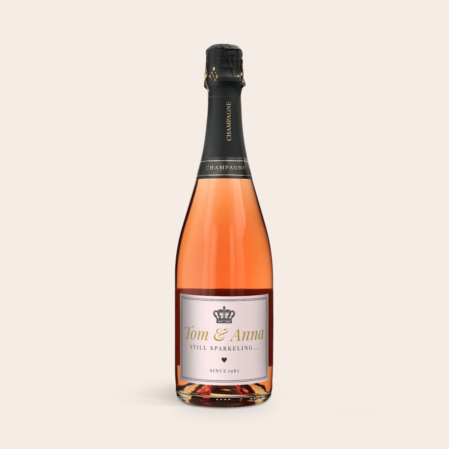 Champanhe rosa champán -r rosé Garrafa de champanhe rosé com rótulo personalizado "Tom & Anna, Still Sparkling... Since 1985" impressa