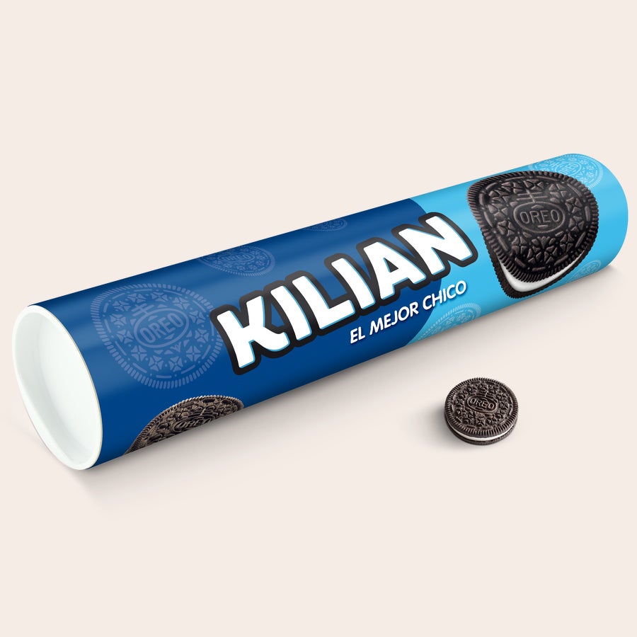 Tubo de regalo XXL personalizado de Oreo Tubo de regalo Mega Oreo azul personalizado con el nombre Kilian y la frase El Mejor Chico, con una galleta Oreo de ejemplo al lado, ideal para conocedores de galletas.