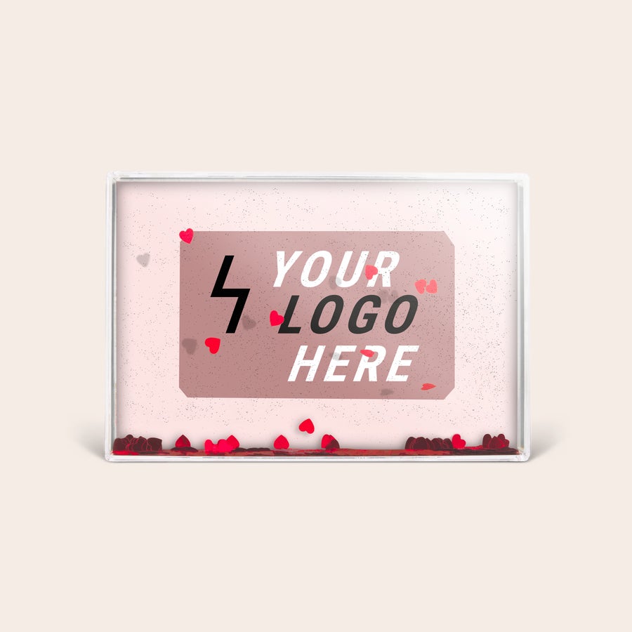 Personlig snöklot - rektangel En rektangulär personlig snöglob fylld med hjärtan med texten Your Logo Here som kan anpassas med din egen bild