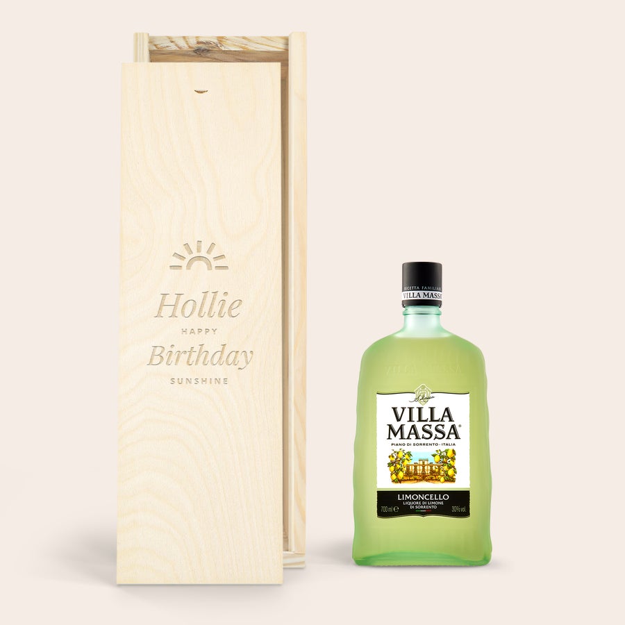 Likőr személyre szabott dobozban - Limoncello Villa Massa Limoncello Villa Massa likőr egyedileg gravírozott fadobozban Hollie Happy Birthday felirattal