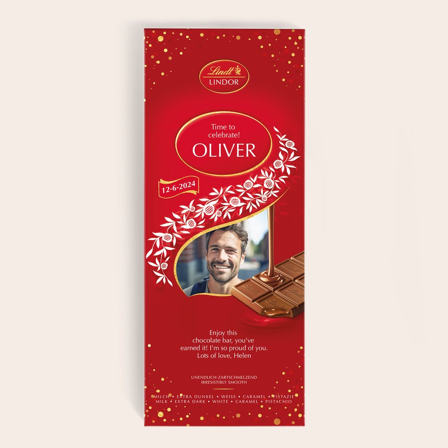 Barra de chocolate XL Lindor Chocolate XL Lindor personalizado con foto, nombre Oliver y fecha 12-6-2024 en envoltorio rojo con puntos dorados.