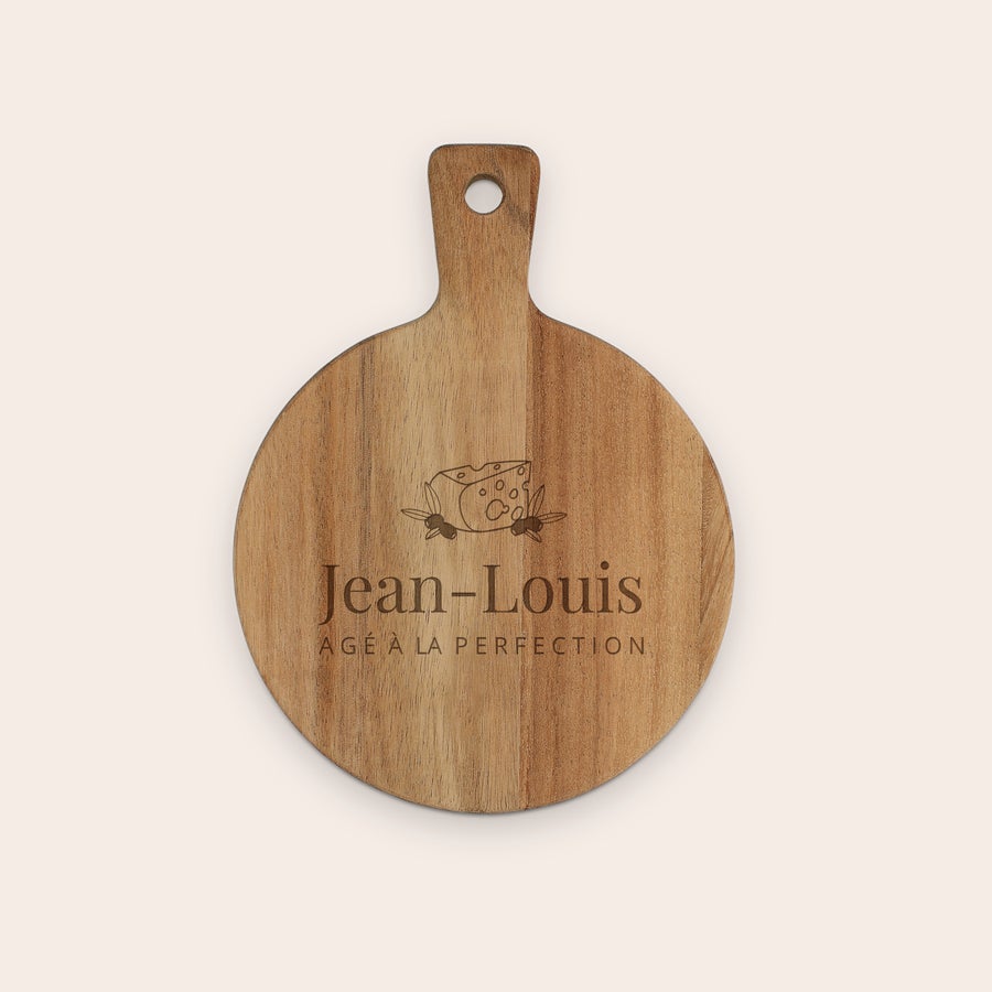 Planches à découper personnalisées Plateau de service en bois gravé avec le prénom Jean-Louis et l’inscription Âgé à la perfection pour servir vos collations préférées.
