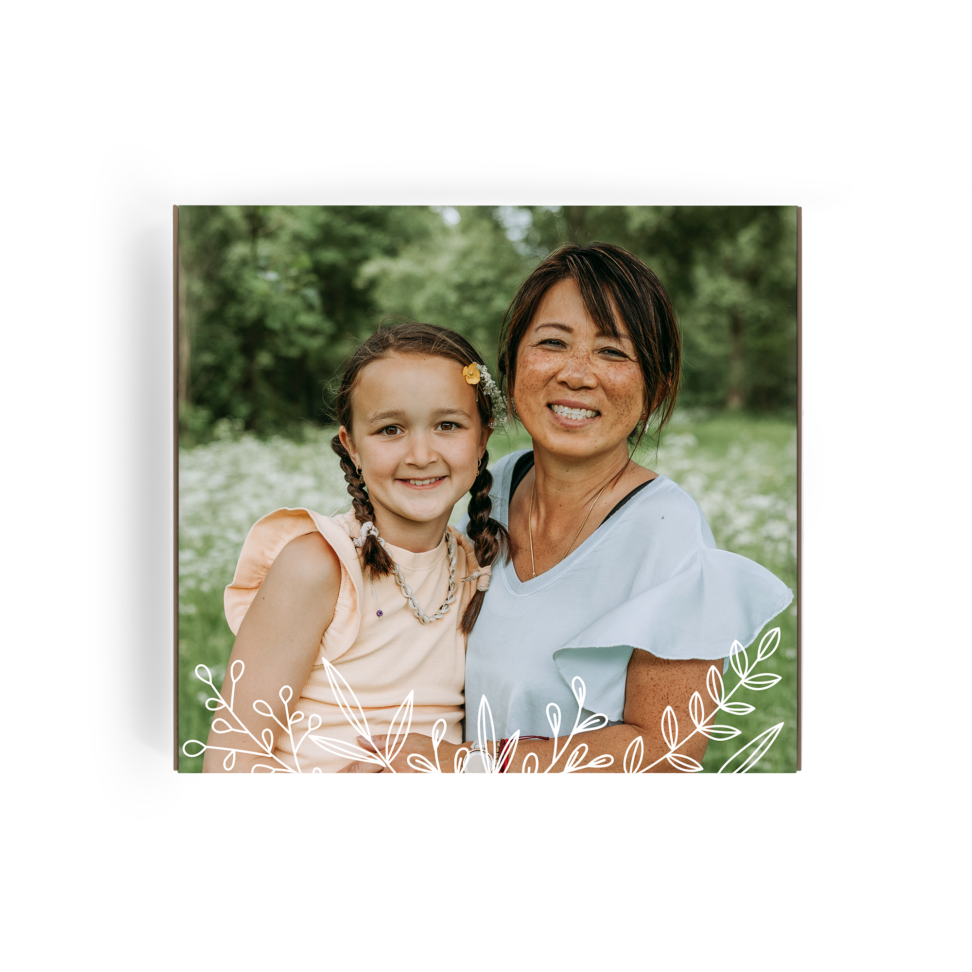 Caja regalo personalizada de chocolate Milka con foto impresa de una madre y su hija sonriendo para el Día de la Madre.