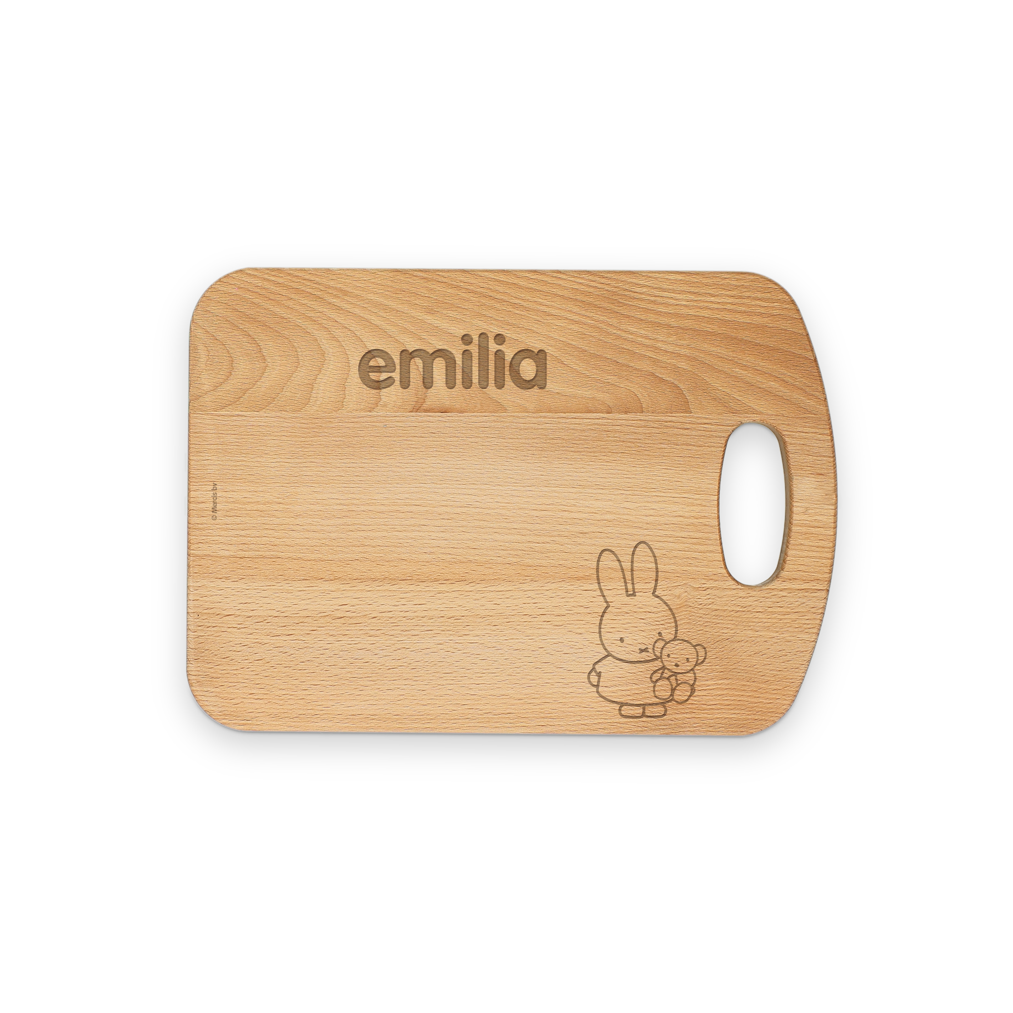 Una tabla de cortar de madera grabada con el nombre Emilia, junto a la imagen del conejo Miffy abrazando un oso.