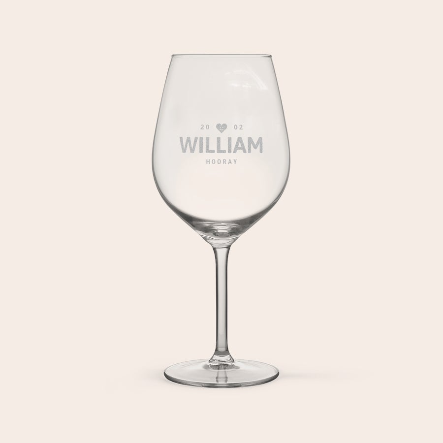 Calice da Vino Rosso Personalizzato Calice da vino rosso personalizzato con nome William e data 20/02 inciso.
