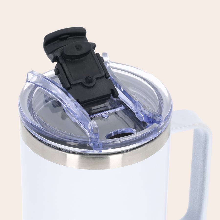 Drikkeglass med sugerør 1,2l - personlig Personlig 1,2L-beholder med sugerør, hvit, i rustfritt stål med trykt design og håndtak.