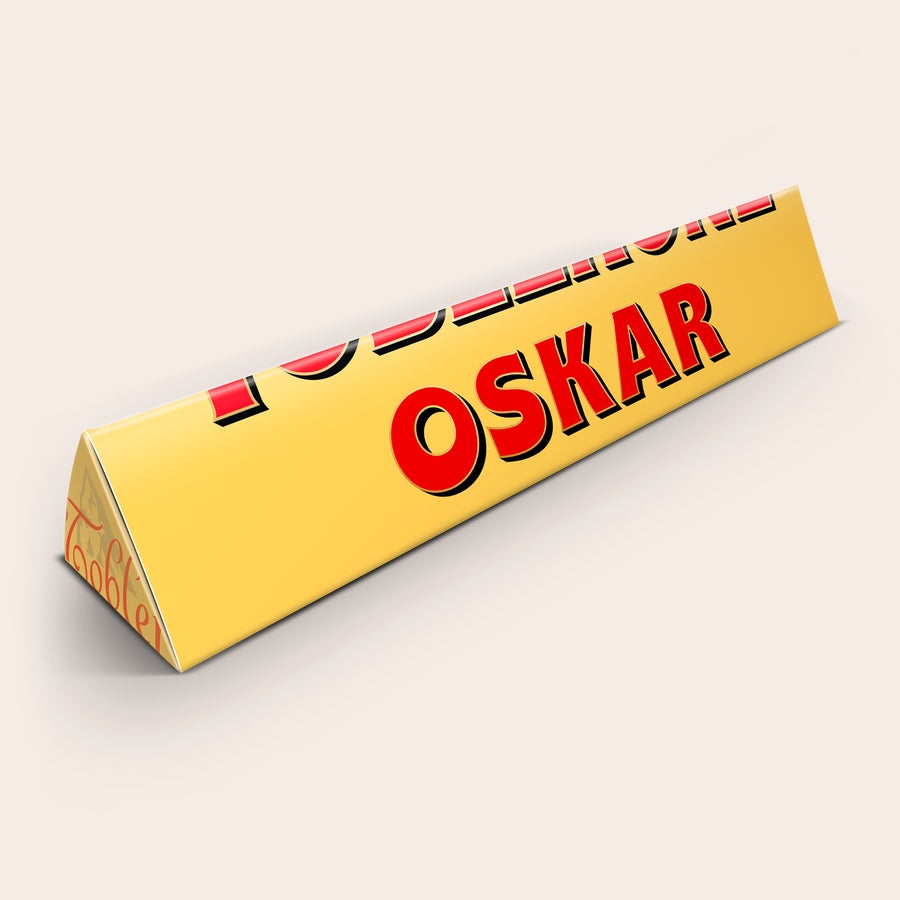 Personalizovaná Toblerone Personalizovaný pruh XXL Toblerone s potištěným jménem Oskar v červené barvě